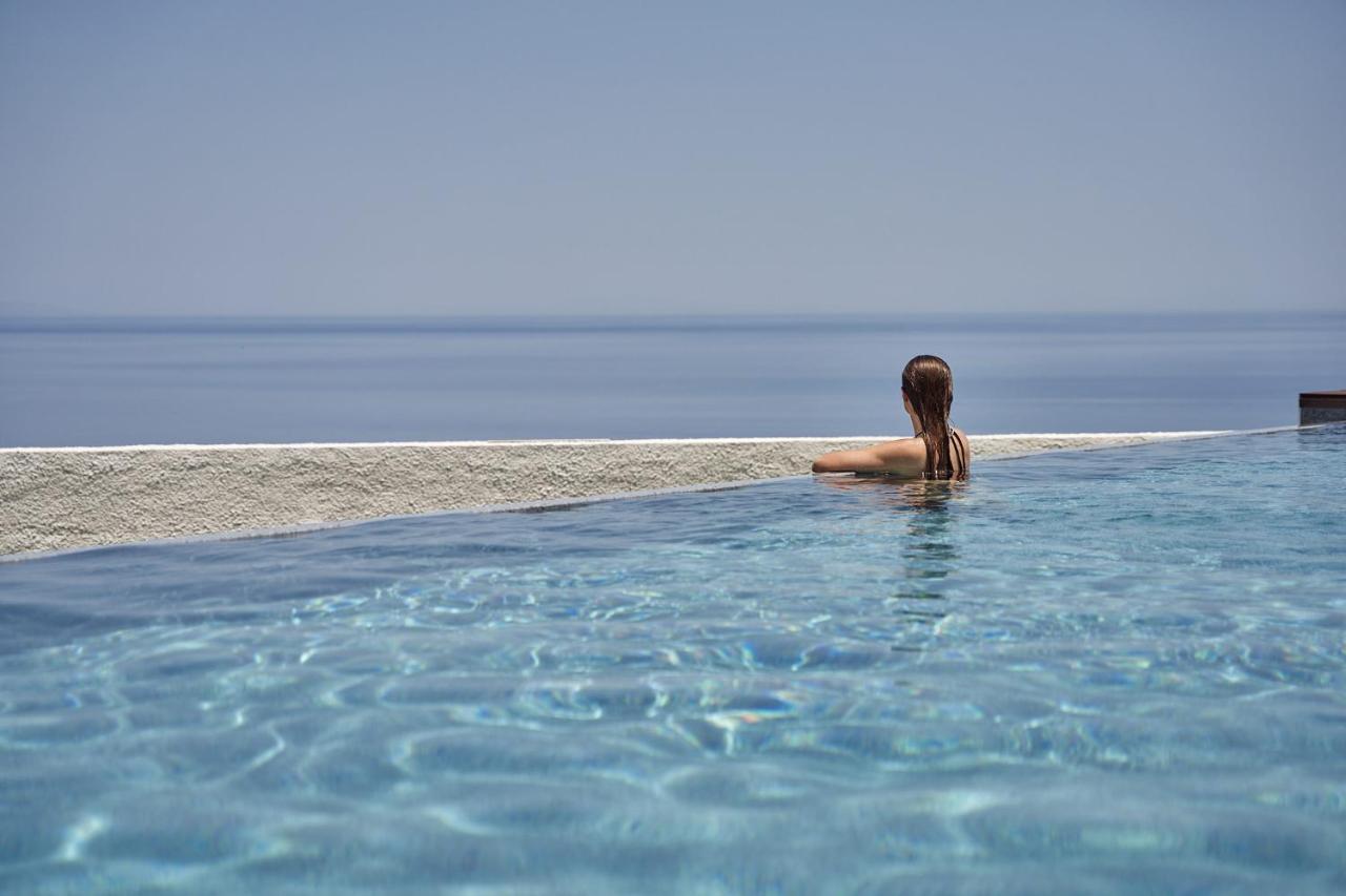 Blue Armonia Featuring Saltwater Heated Pool Villa